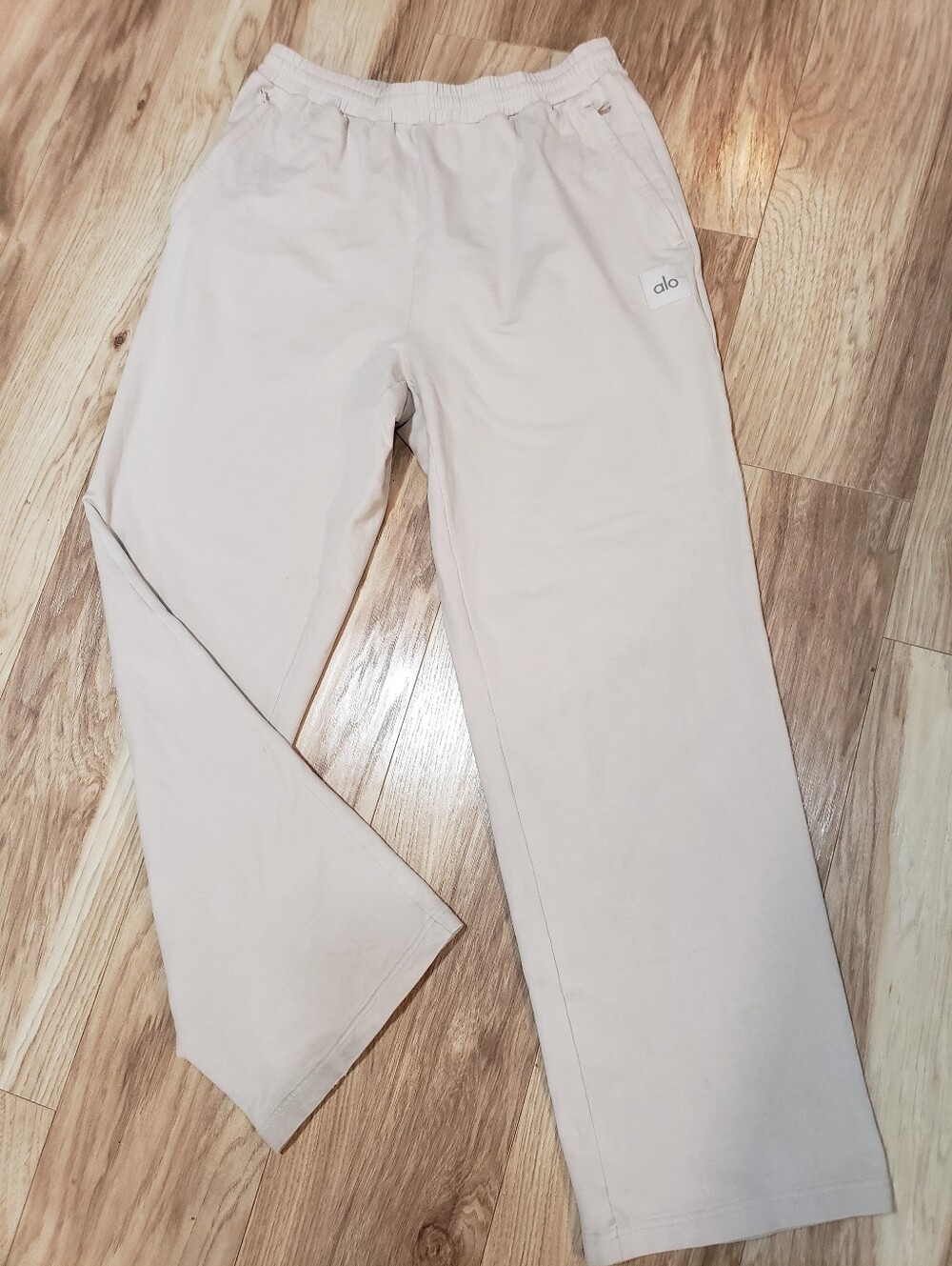 alo Yoga Double Take Straight Pant Mens Large Beige Relaxed Oat Milk Color - Picture 2 of 7